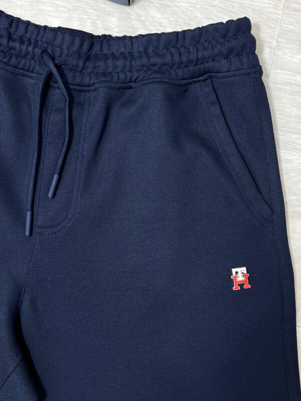Short TH – Image 2